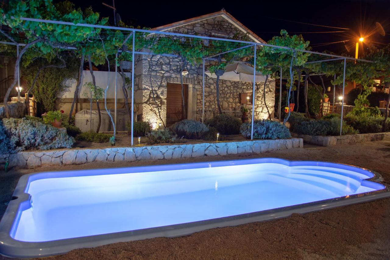 מאלינסקה Traditional Stone House St.Anton מראה חיצוני תמונה