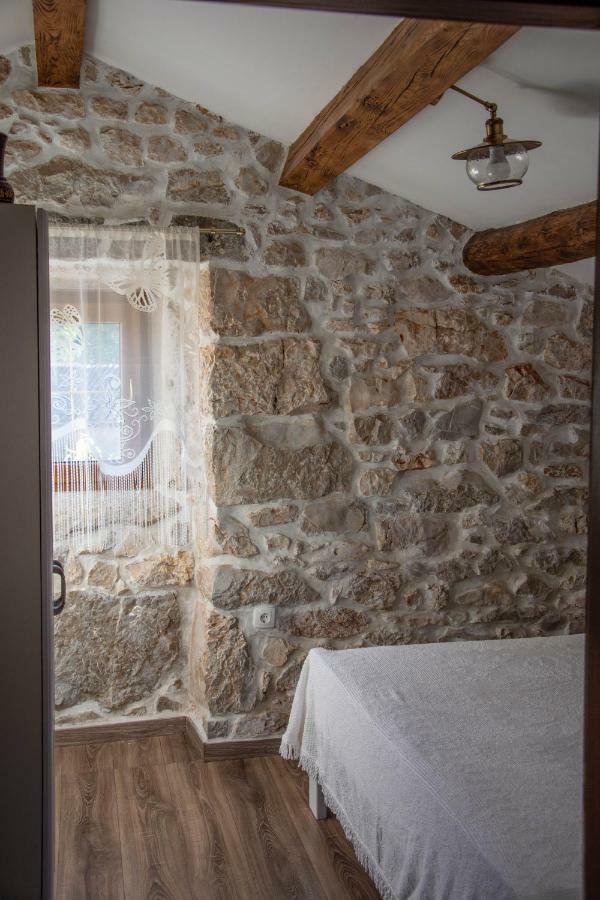 מאלינסקה Traditional Stone House St.Anton מראה חיצוני תמונה